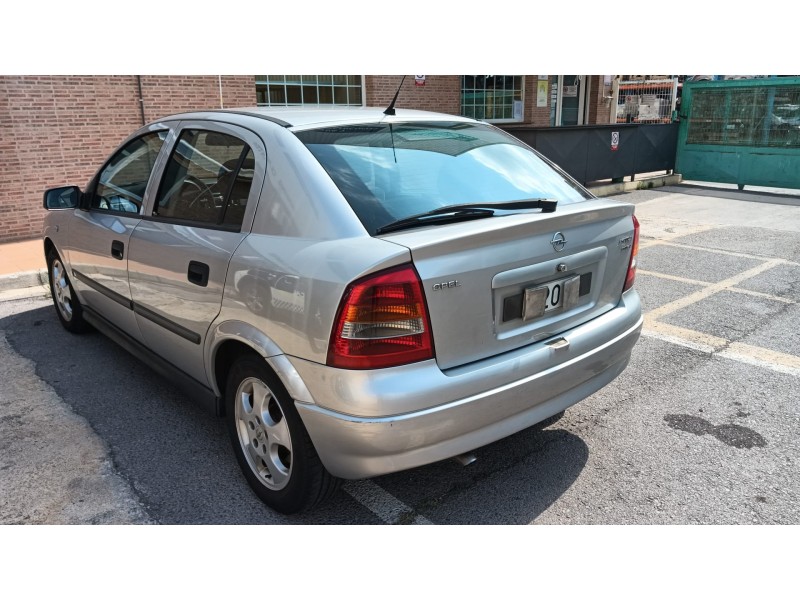 opel astra g hatchback (t98) del año 2001
