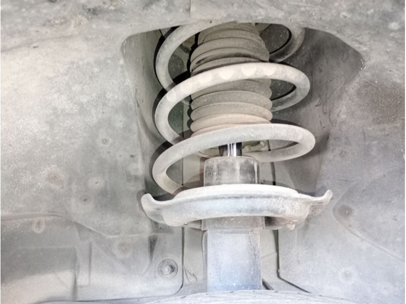 Recambio de amortiguador delantero izquierdo para mercedes-benz clase b sports tourer (w245) b 180 cdi (245.207) referencia OEM 