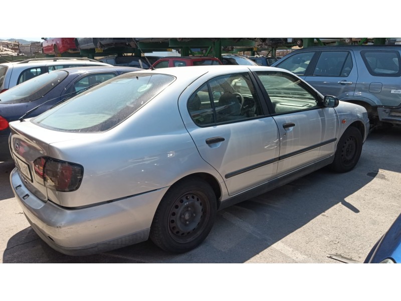 nissan primera hatchback (p11) del año 2000