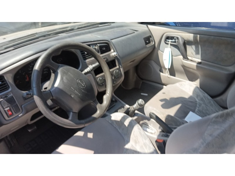 nissan primera hatchback (p11) del año 2000