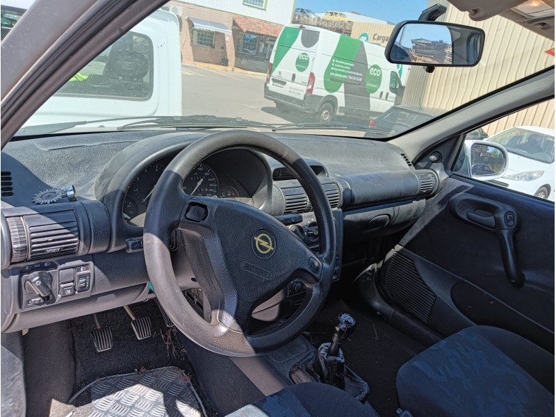 opel corsa b (s93) del año 2000