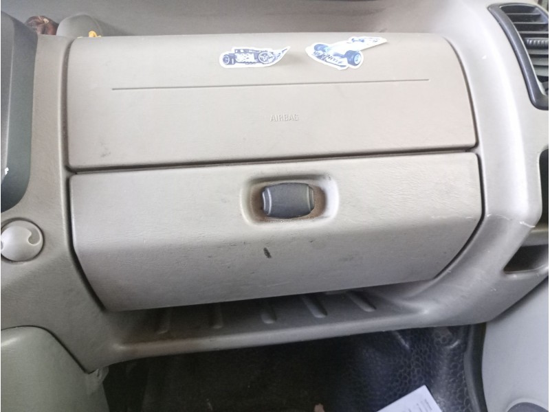 Recambio de guantera para renault trafic ii furgoneta (fl) 2.5 dci 135 (fl0d) referencia OEM IAM   