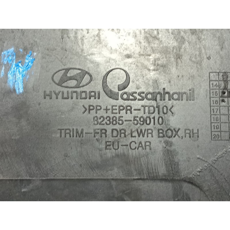 Recambio de moldura para hyundai h350 furgoneta 2.5 crdi referencia OEM IAM   