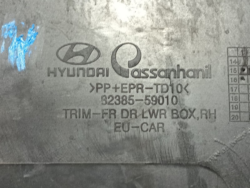 Recambio de moldura para hyundai h350 furgoneta 2.5 crdi referencia OEM IAM   