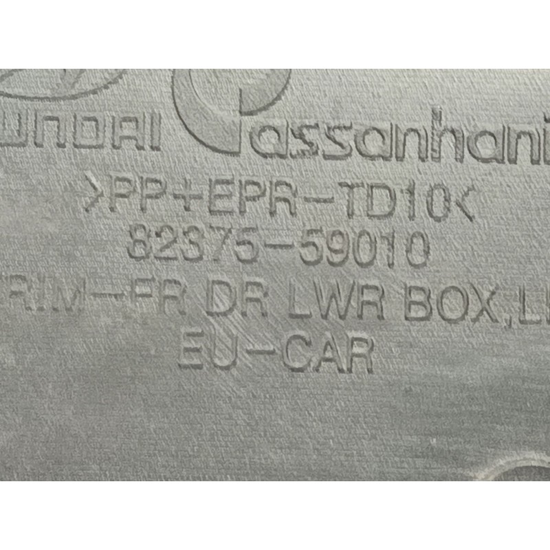 Recambio de moldura para hyundai h350 furgoneta 2.5 crdi referencia OEM IAM   