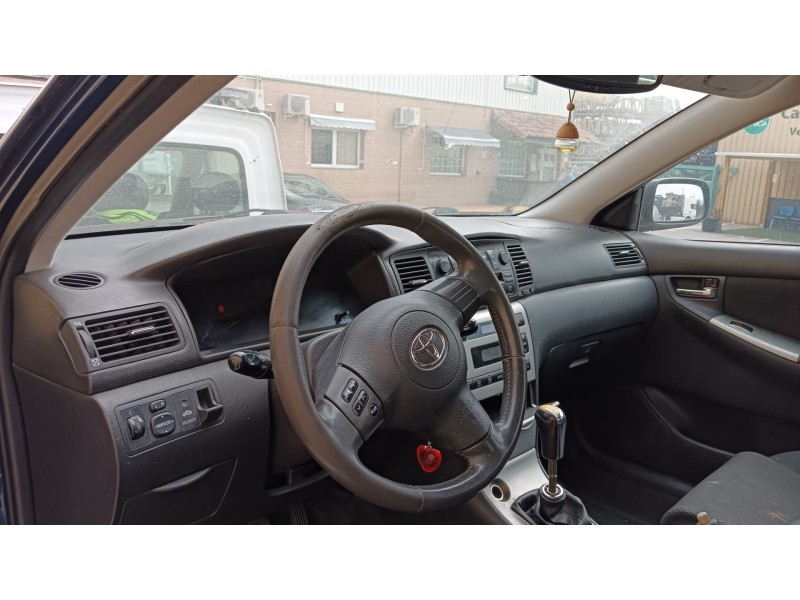 toyota corolla (_e12_) del año 2005