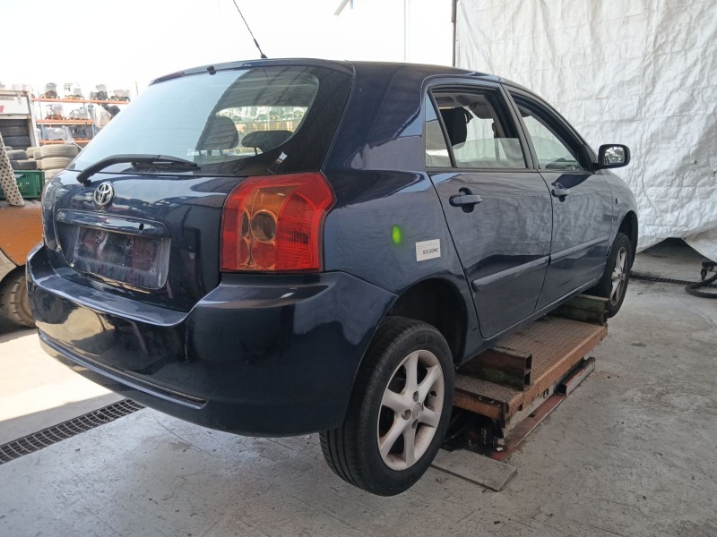 toyota corolla (_e12_) del año 2005