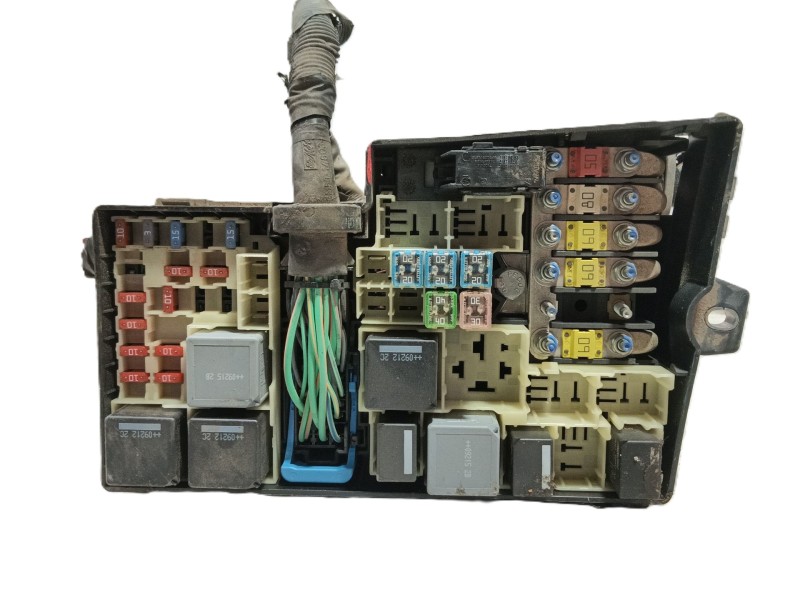 Recambio de caja reles / fusibles para ford focus lim. (cb4) trend referencia OEM IAM   