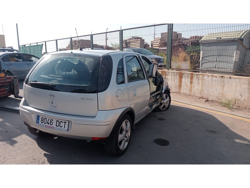 opel corsa c (x01) del año 2004