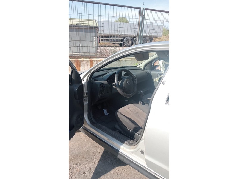 opel corsa c (x01) del año 2004