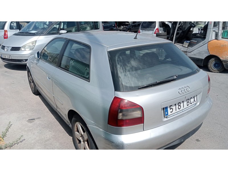audi a3 (8l1) del año 2000