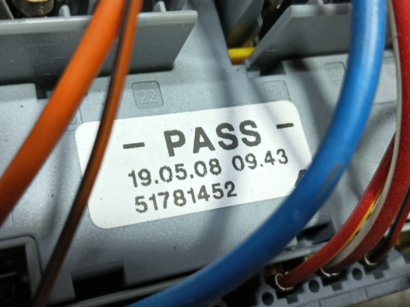 Recambio de caja reles / fusibles para peugeot bipper tepee basis referencia OEM IAM   