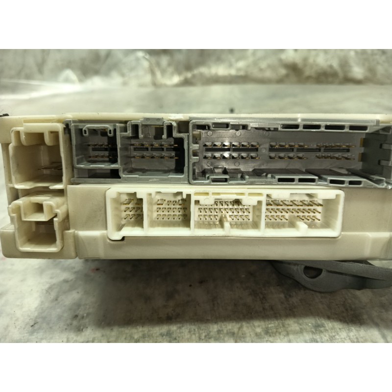 Recambio de caja reles / fusibles para lexus is200 (ds2/is2) 220d referencia OEM IAM 8273053050 94780W 