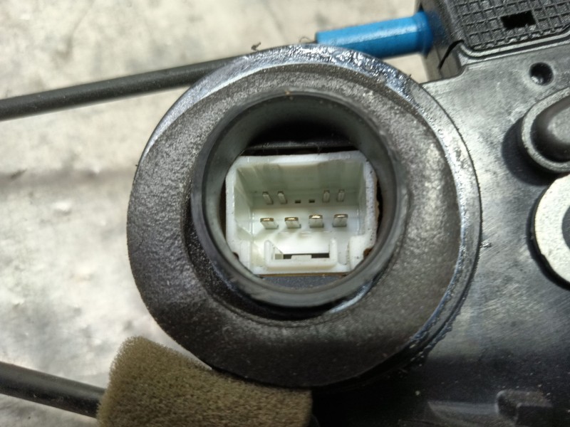 Recambio de cerradura puerta trasera izquierda para lexus is200 (ds2/is2) 220d referencia OEM IAM   