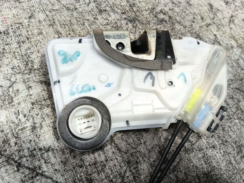 Recambio de cerradura puerta delantera derecha para peugeot 108 1.0 vti 72 referencia OEM IAM   