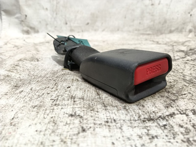 Recambio de enganche cinturon trasero izquierdo para peugeot 108 1.0 vti 72 referencia OEM IAM   