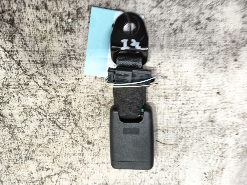 Recambio de enganche cinturon trasero izquierdo para peugeot 108 1.0 vti 72 referencia OEM IAM   