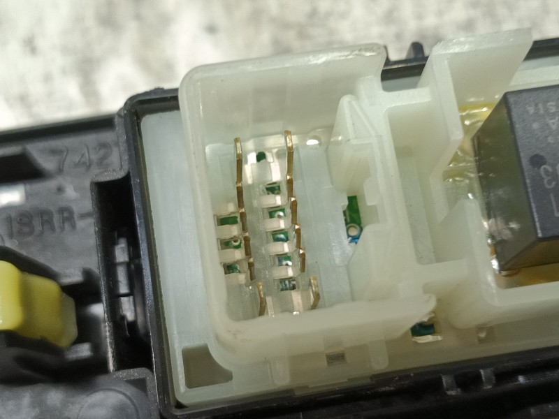 Recambio de mando elevalunas trasero derecho para lexus is200 (ds2/is2) 220d referencia OEM IAM   