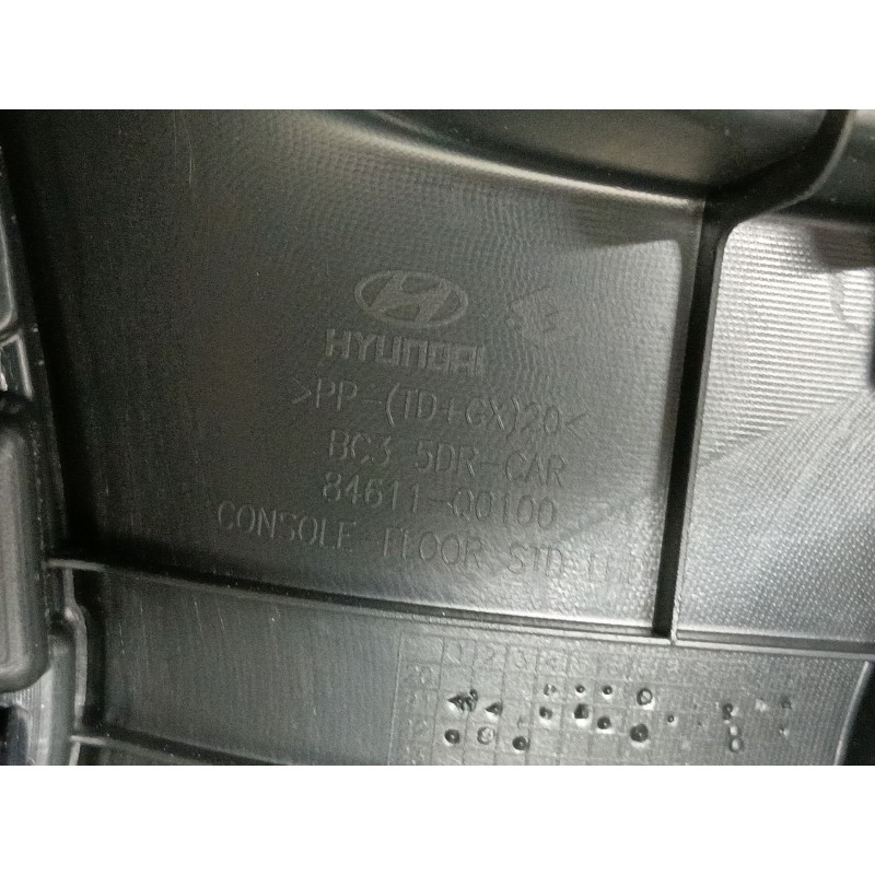 Recambio de apoyabrazos central para hyundai bayon (bc3) 1.2 mpi referencia OEM IAM   