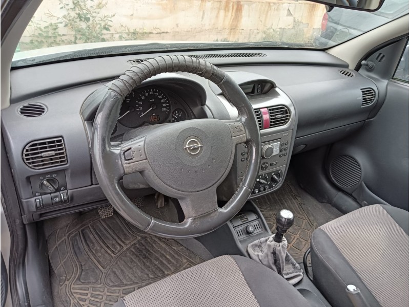 opel corsa c (x01) del año 2004