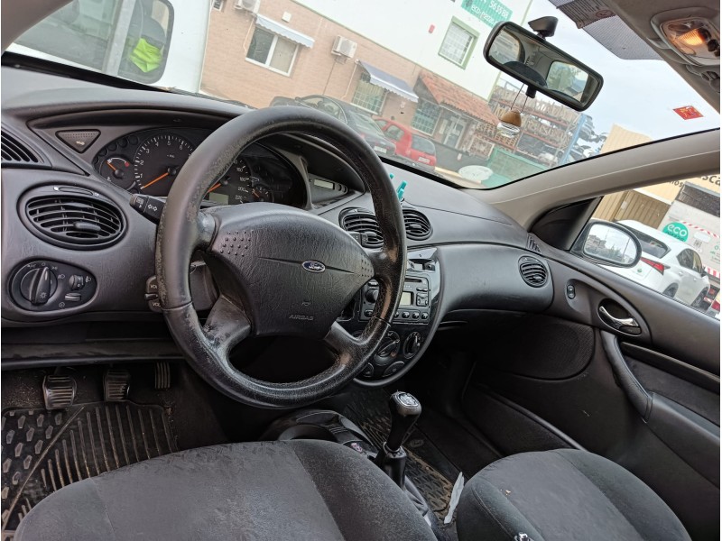 ford focus i turnier (dnw) del año 2001