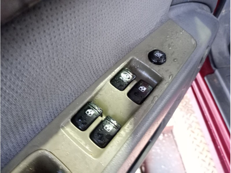 Recambio de mando elevalunas delantero izquierdo para chevrolet nubira sedán 1.6 referencia OEM IAM   