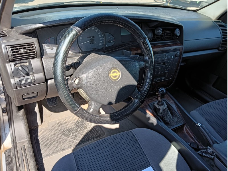opel omega b (v94) del año 2000