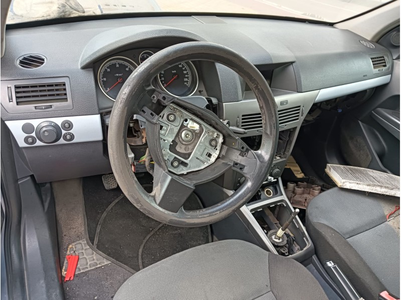 opel astra h (a04) del año 2004