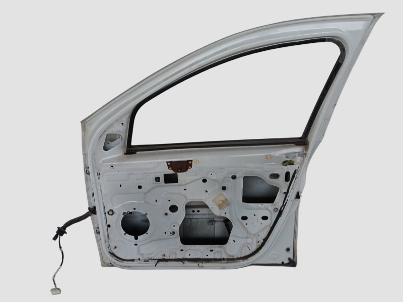 Recambio de puerta delantera derecha para dacia duster sl audacia 4x2 referencia OEM IAM   