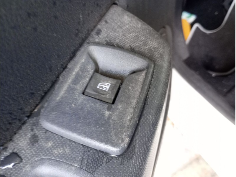 Recambio de mando elevalunas trasero izquierdo para dacia sandero ii tce 90 (b8m1, b8ma) referencia OEM IAM   