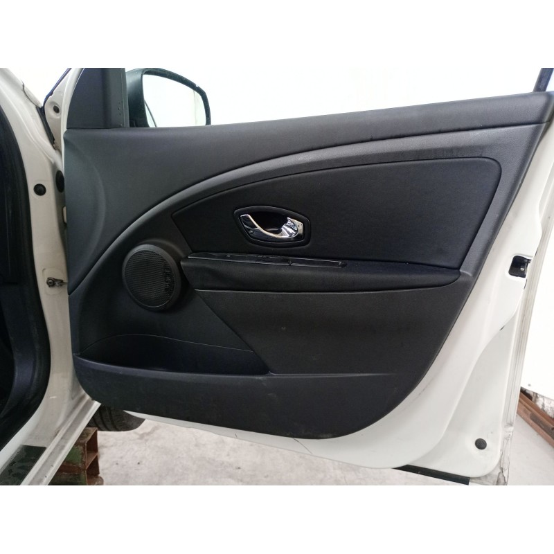 Recambio de guarnecido puerta delantera derecha para renault megane iii hatchback (bz0/1_, b3_) 1.2 tce (bz2b, bz11) referencia 