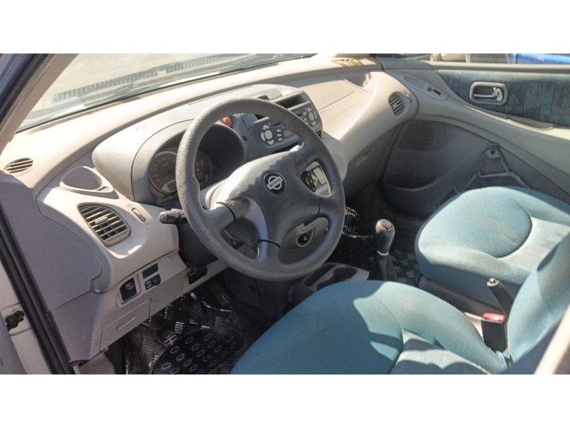 nissan almera tino (v10) del año 2001