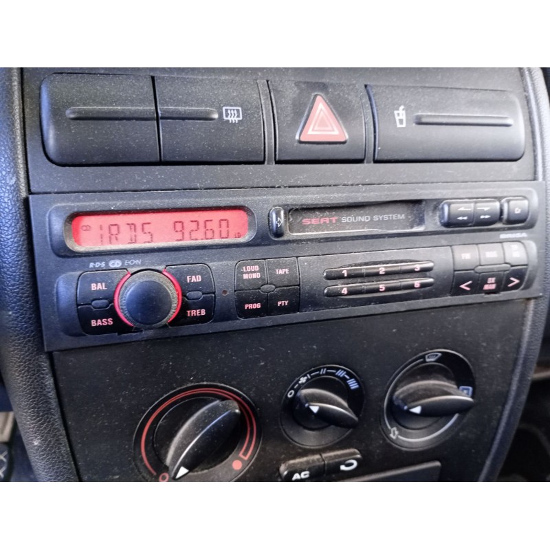 Recambio de sistema audio / radio cd para seat leon (1m1) 1.6 16 v referencia OEM IAM   