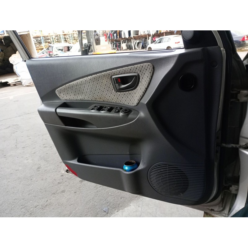 Recambio de guarnecido puerta delantera izquierda para hyundai tucson (jm) 2.0 referencia OEM IAM   