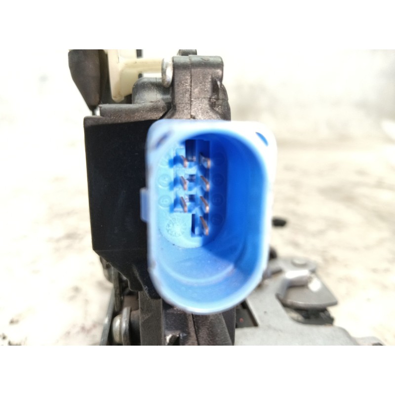 Recambio de cerradura puerta trasera izquierda para volkswagen jetta (1k2) trendline referencia OEM IAM 7L0839015D  