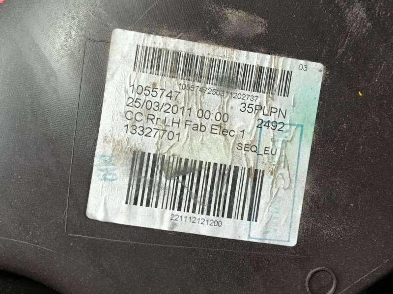 Recambio de guarnecido puerta trasera izquierda para opel insignia berlina cosmo referencia OEM IAM   