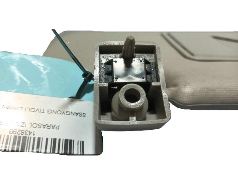 Recambio de parasol izquierdo para ssangyong tivoli grand 1.2 t-gdi referencia OEM IAM   