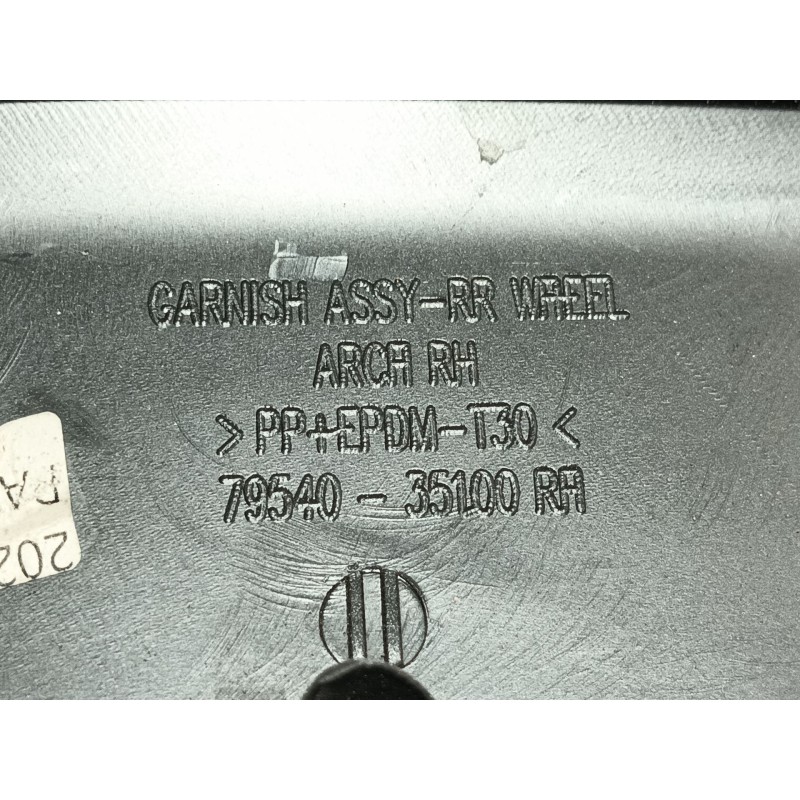 Recambio de moldura para ssangyong tivoli grand 1.2 t-gdi referencia OEM IAM   