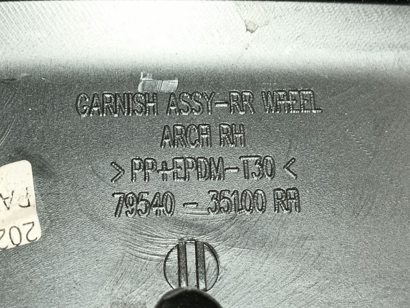 Recambio de moldura para ssangyong tivoli grand 1.2 t-gdi referencia OEM IAM   