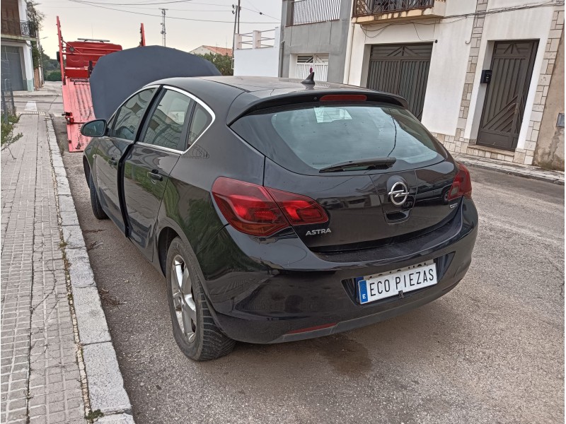 opel astra h sedán (a04) del año 2011