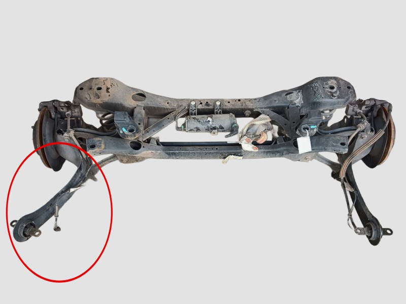 Recambio de puente trasero para ford c-max titanium referencia OEM IAM  CON MECANICA TRASERA DISCO 5 TORNILLOS 