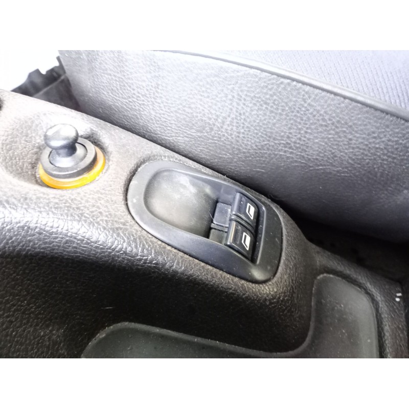 Recambio de mando elevalunas delantero izquierdo para peugeot 206 hatchback (2a/c) 1.4 i referencia OEM IAM   