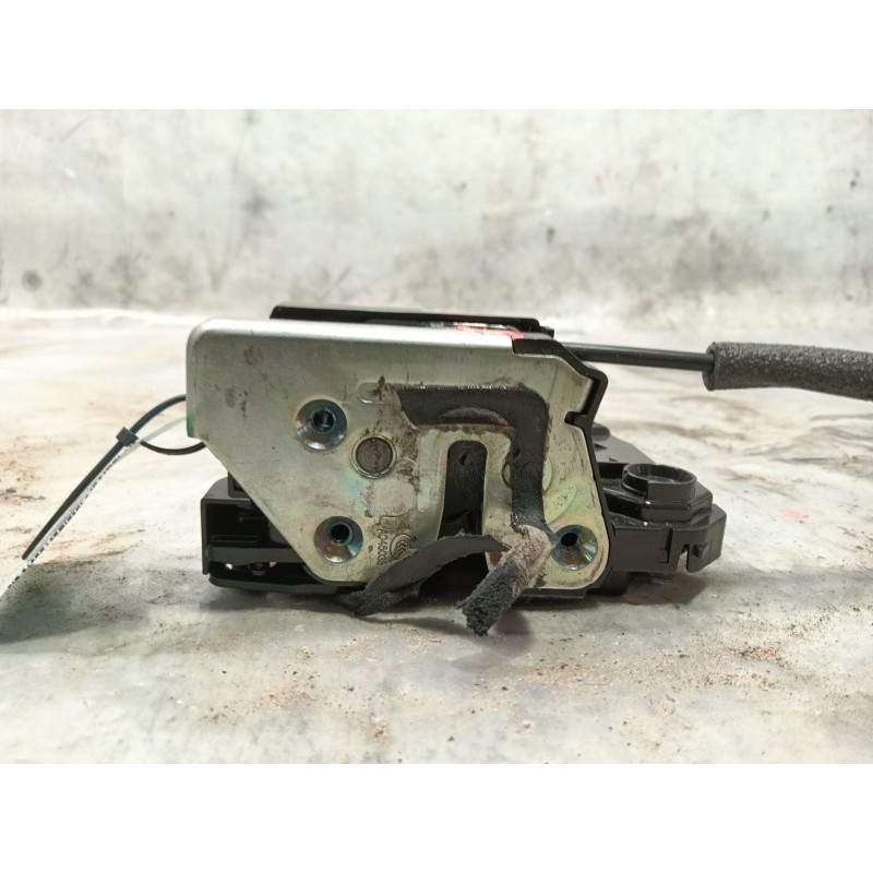 Recambio de cerradura puerta trasera izquierda para ssangyong tivoli grand 1.2 t-gdi referencia OEM IAM   