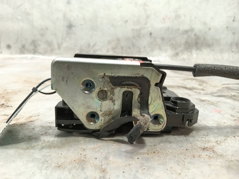 Recambio de cerradura puerta trasera izquierda para ssangyong tivoli grand 1.2 t-gdi referencia OEM IAM   