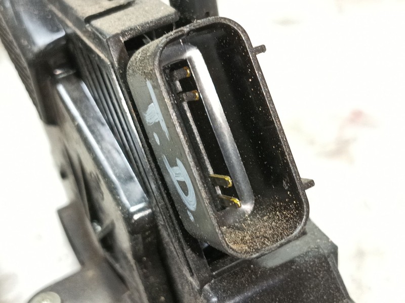 Recambio de cerradura puerta trasera derecha para ssangyong tivoli grand 1.2 t-gdi referencia OEM IAM   