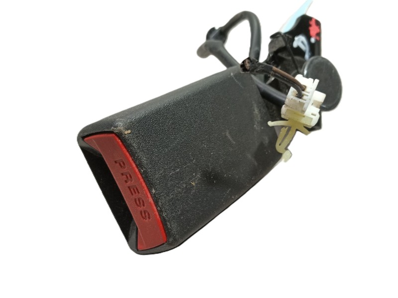 Recambio de enganche cinturon trasero derecho para ssangyong tivoli grand 1.2 t-gdi referencia OEM IAM   
