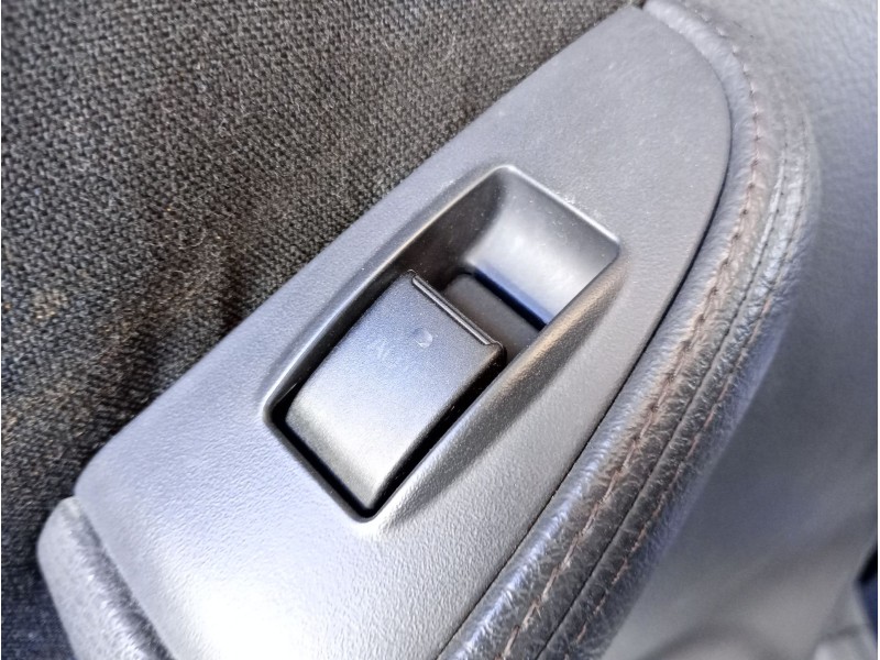 Recambio de mando elevalunas trasero izquierdo para toyota avensis sedán (_t25_) 1.8 (zzt251_) referencia OEM IAM   