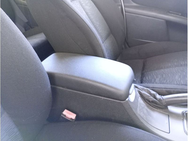 Recambio de apoyabrazos central para peugeot 407 (6d_) 1.8 16v (6d6fyc) referencia OEM IAM   