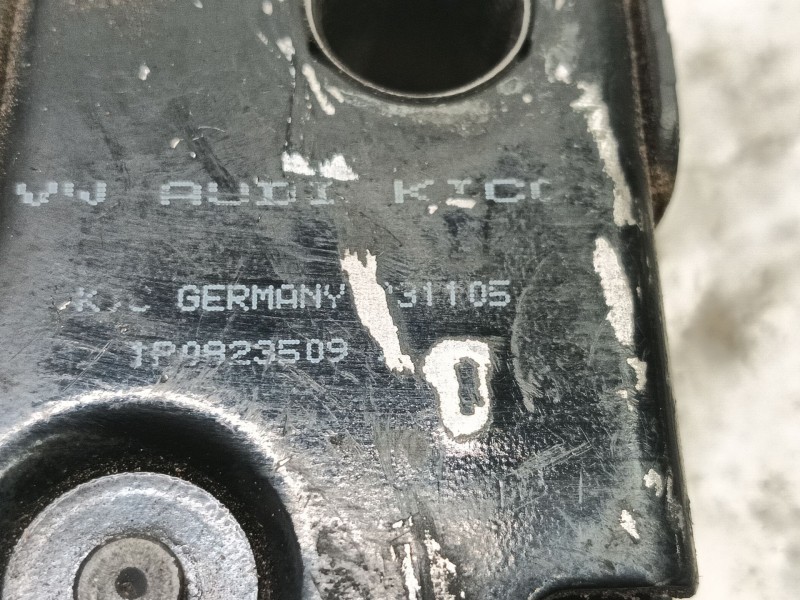 Recambio de cerradura capot para seat leon (1p1) 2.0 tdi 16v referencia OEM IAM 1P0823509A  