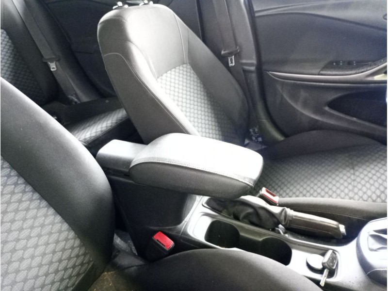Recambio de apoyabrazos central para opel astra k sports tourer (b16) 1.4 turbo (35) referencia OEM IAM   